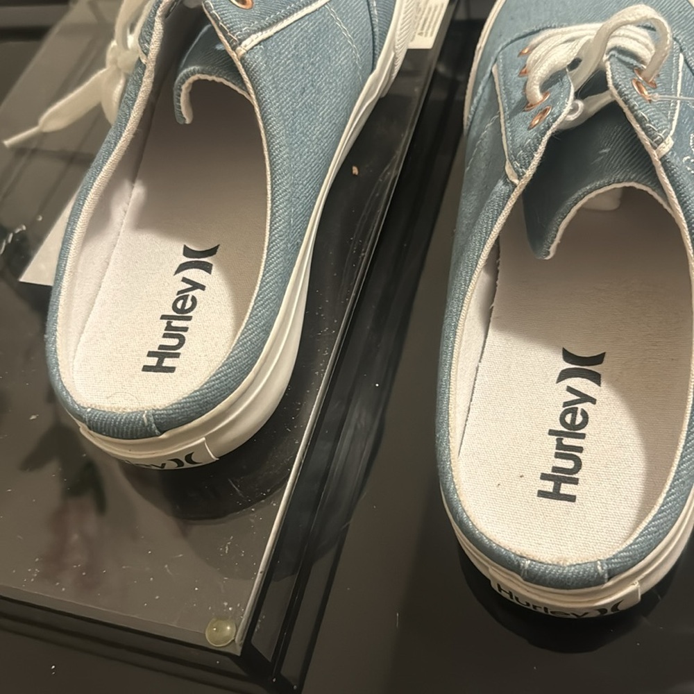 Hurley, size 9 - Picture 2 of 3
